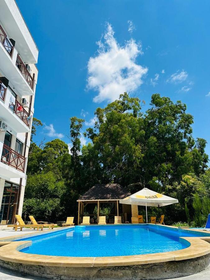 Vita Gardenia Hotel Tskaltubo ภายนอก รูปภาพ