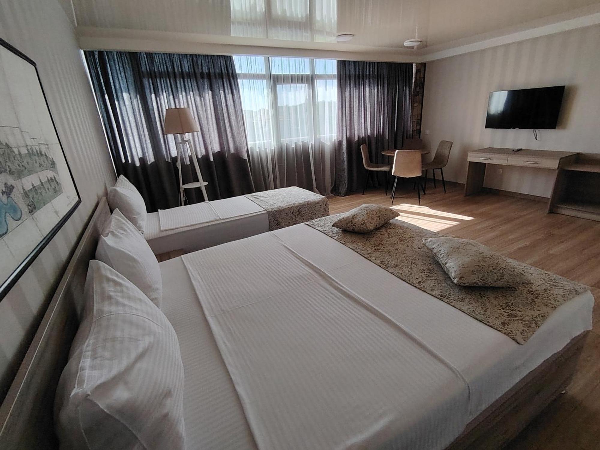 Vita Gardenia Hotel Tskaltubo ภายนอก รูปภาพ